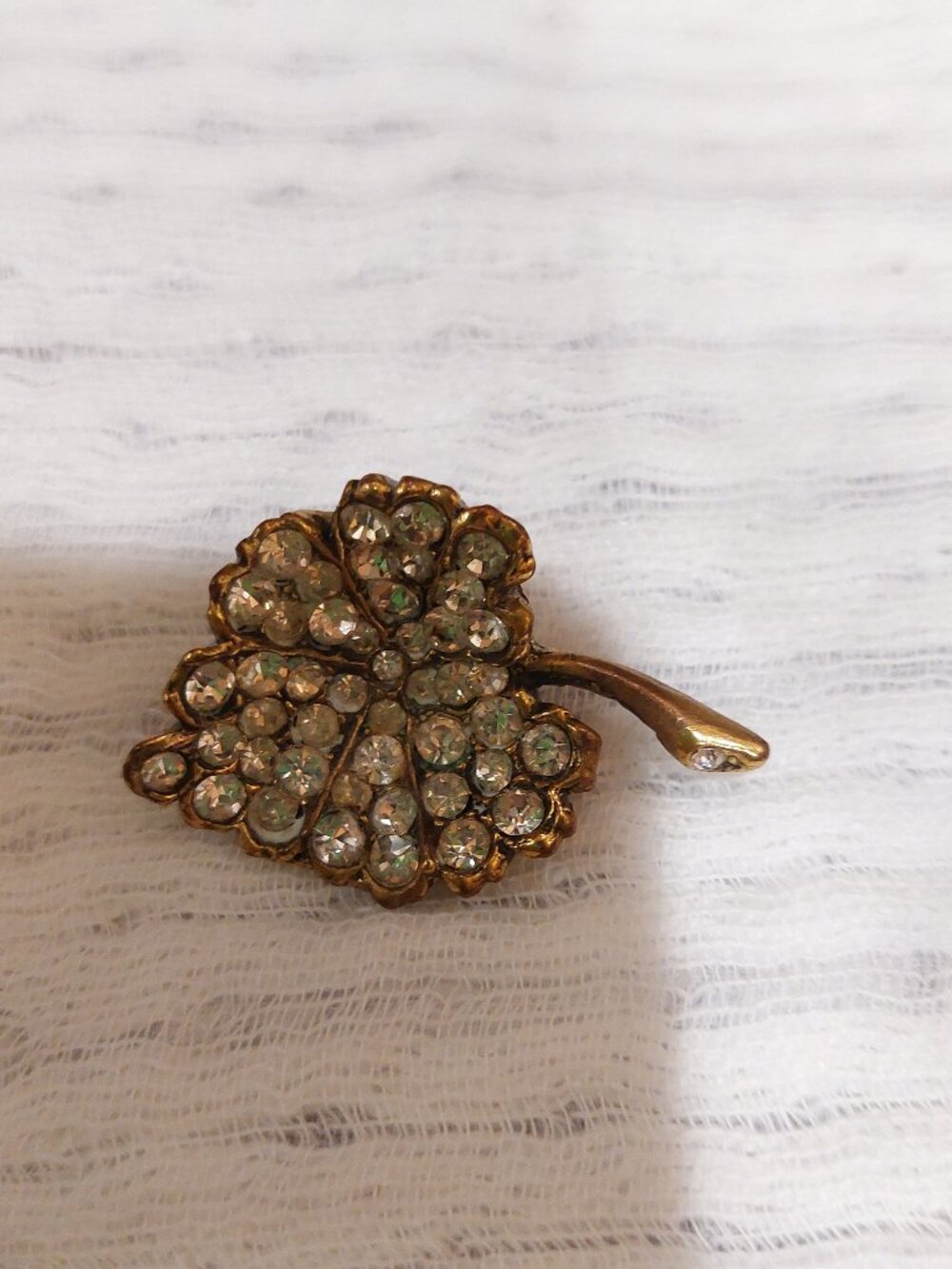 Leaf pin